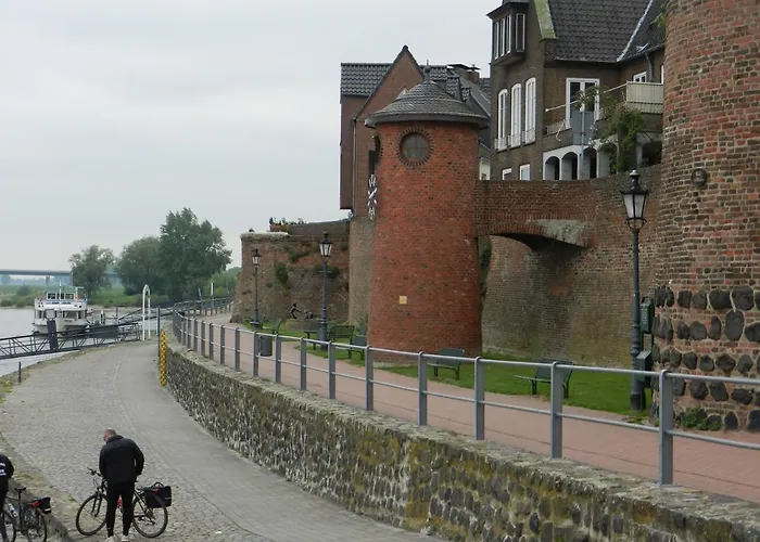 Floating 44 In - Boot 5 *